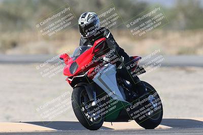 media/Dec-01-2025-Moto Forza (Mon) [[2daa91e15f]]/3-Beginner Group/Session 3 (Turn 3)/